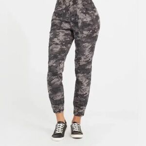 SPANX Twill Cargo Joggers in Washed Camo Black